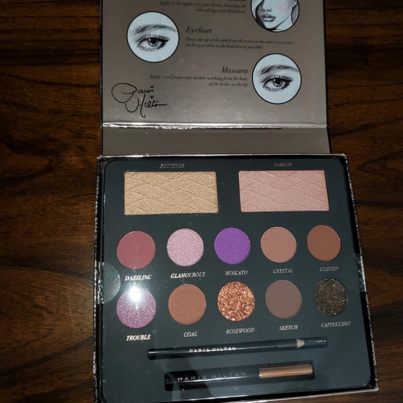 Flawless Face Eye & Face Makeup Palette - Picture 3 of 4